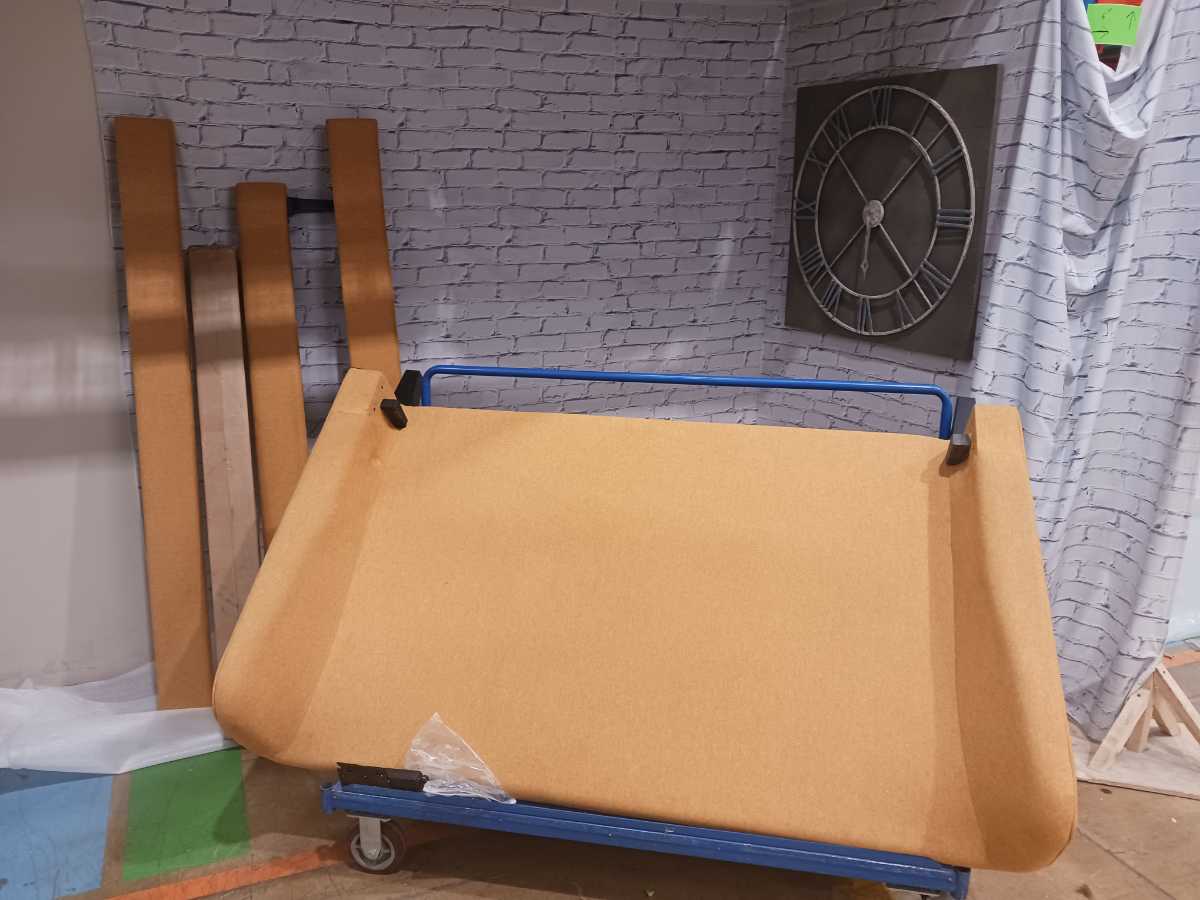 Maloken-Exclusive Upholstered Bed - Queen - Gallery Image 7